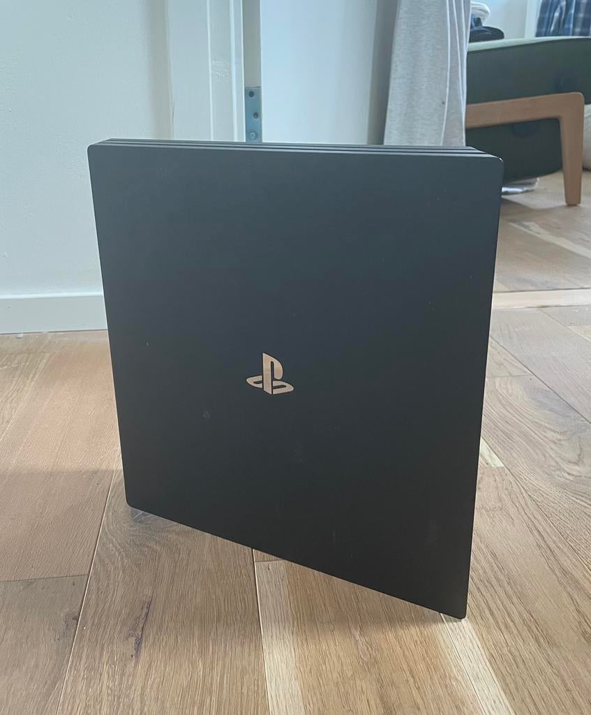 PS4 Pro | 1TB Opslag | Zie omschrijving, Ophalen of Verzenden, Zo goed als nieuw, Met 1 controller, Pro