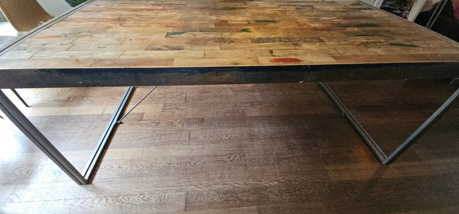 Robuuste houten tafel met metalen onderstel, Gebruikt, 100 tot 150 cm, Vijf personen of meer, 150 tot 200 cm