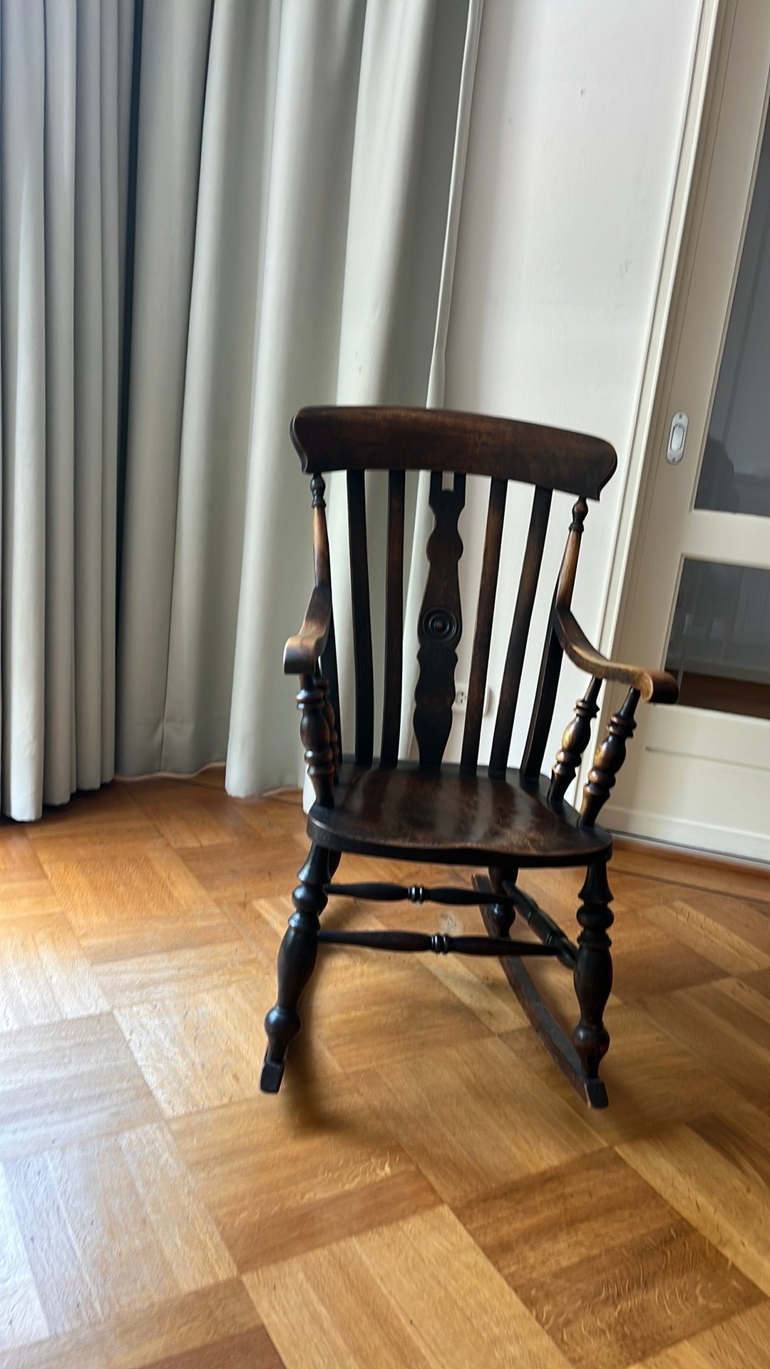 Antieke houten schommelstoel, Antiek en Kunst, Antiek | Meubels | Stoelen en Banken, Ophalen