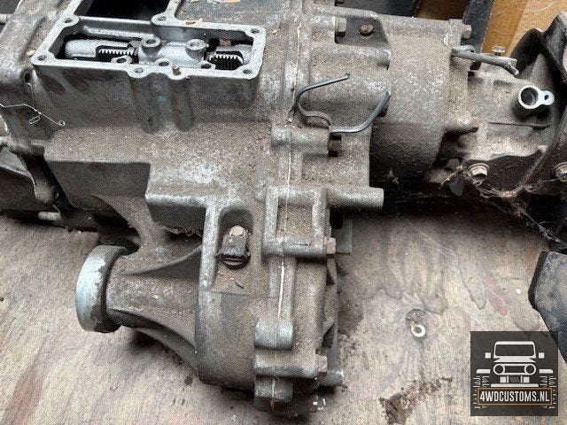 tussenbak / versnellingsbak MITSUBISHI PAJERO €190, Ophalen, Gebruikt, -, -