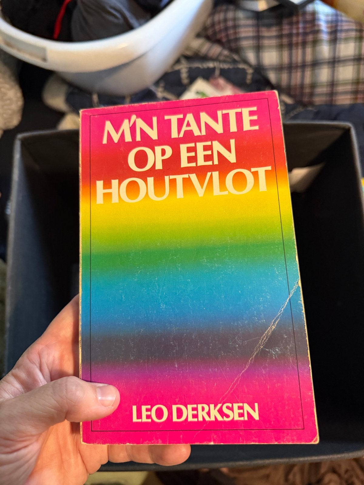 M'n Tante op een Houtvlot - Leo Derksen (Rainbow Cover), Ophalen of Verzenden, Gelezen, Nederland