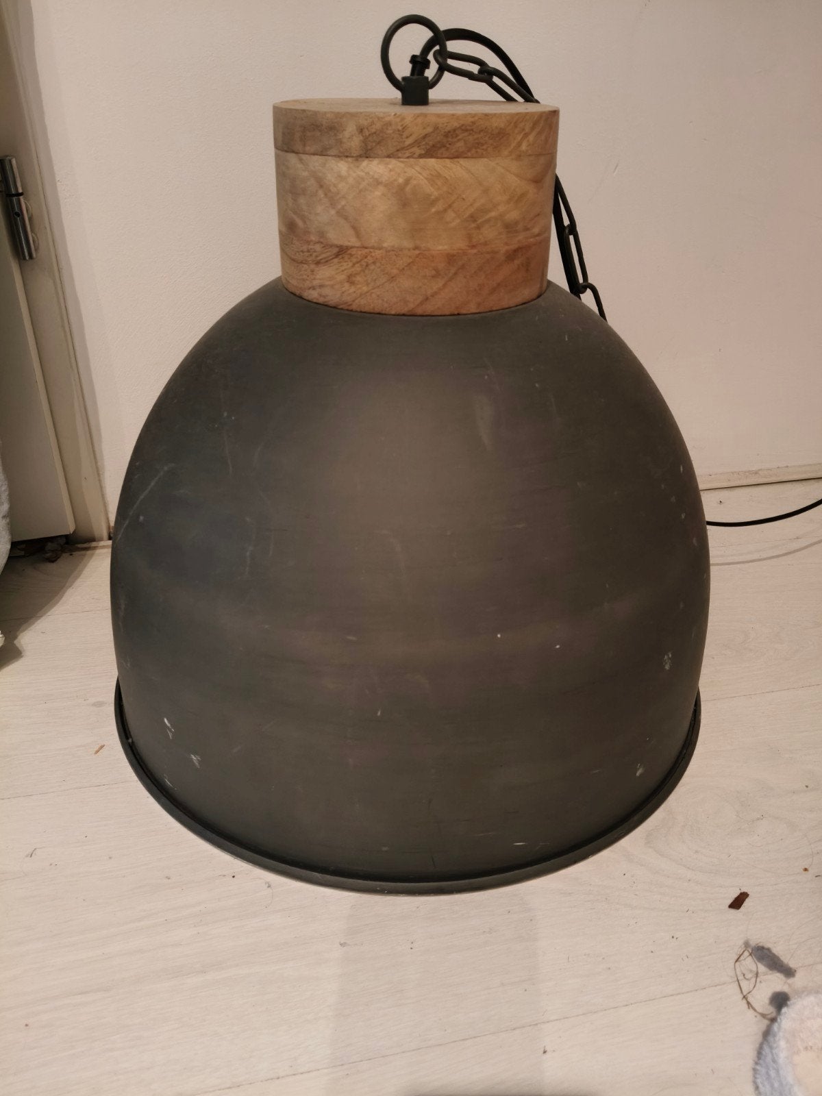 Industriële hanglamp met houten detail 2stuks, Huis en Inrichting, Ophalen, Gebruikt, E27 (groot), Industrieel