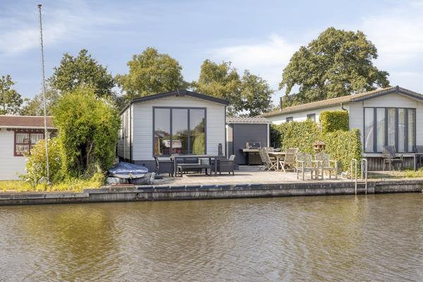 Chalet in Boornzwaag open vaarwater Langweer Friesland huis, Vakantie, 2 slaapkamers, Recreatiepark, Friesland, Chalet, Bungalow of Caravan