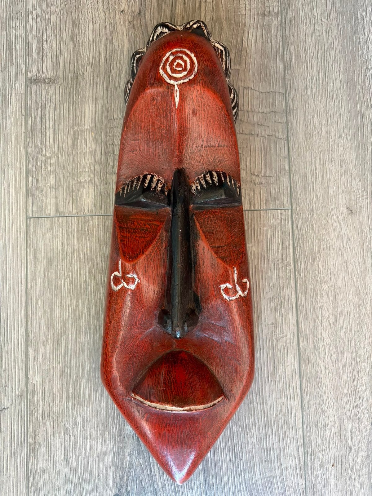 Zeldzame handgesneden Afrikaans masker - Rood houtsnijwerk, Hout, Afrika, Masker, Handgemaakt