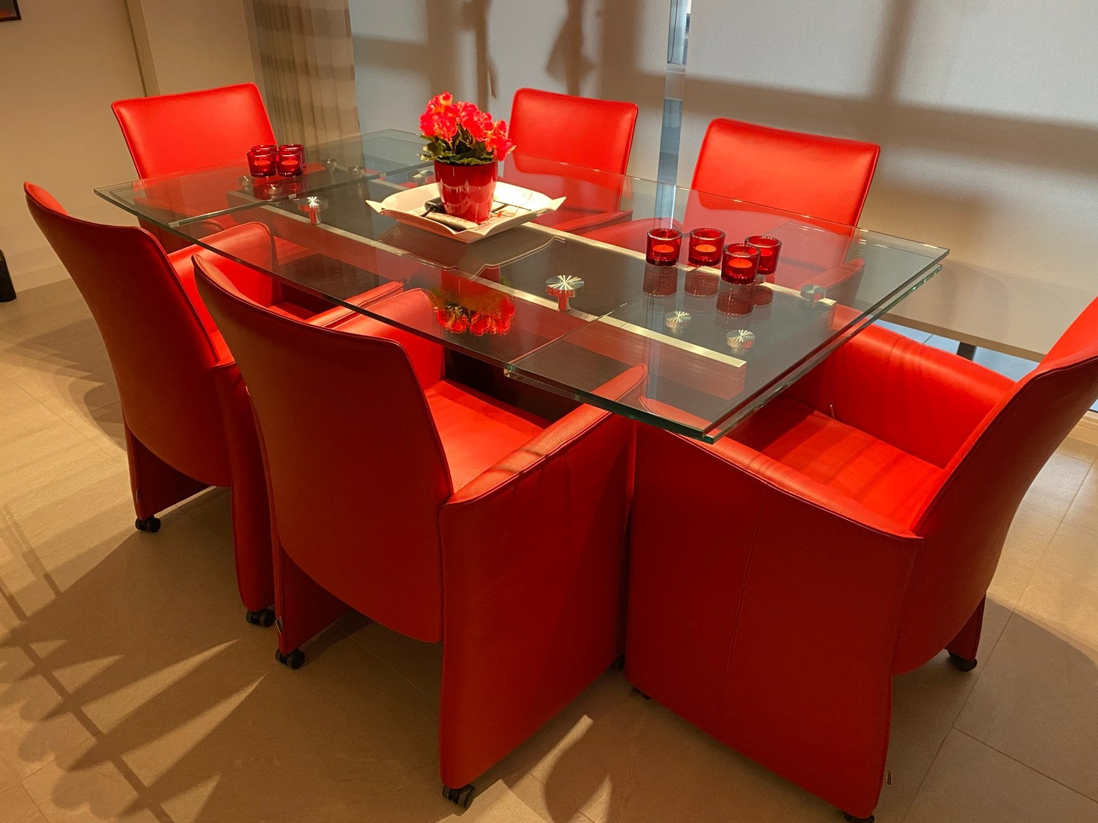 Set van zes comfortabele rode eetkamerfauteuils., Huis en Inrichting, Stoelen, Ophalen, Leer, Zo goed als nieuw, Modern