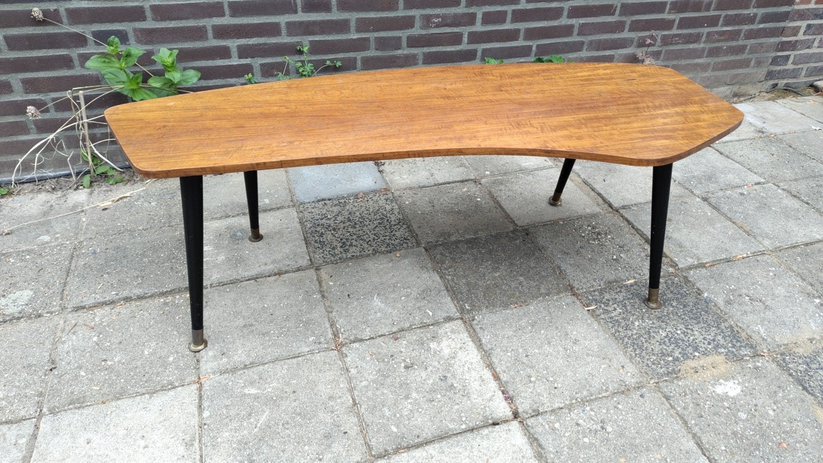 Vintage Salontafel met Gebogen Blad en Zwarte Poten, Ophalen