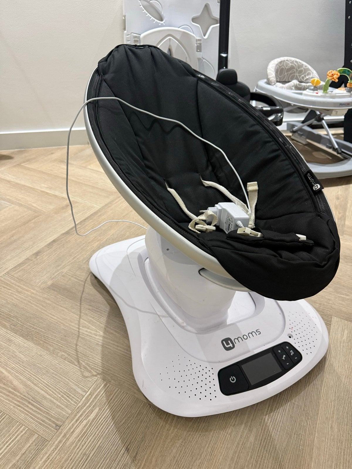 4moms mamaRoo Elektrische Babyschommel - Zeer nette staat, Ophalen of Verzenden, Gebruikt
