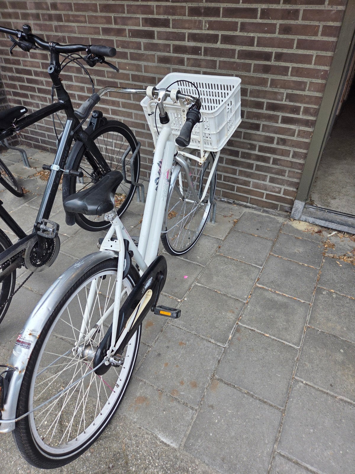 Witte meidenfiets met mandje en lage instap, Fietsen en Brommers, Fietsen | Dames | Damesfietsen, Overige merken, Terugtraprem
