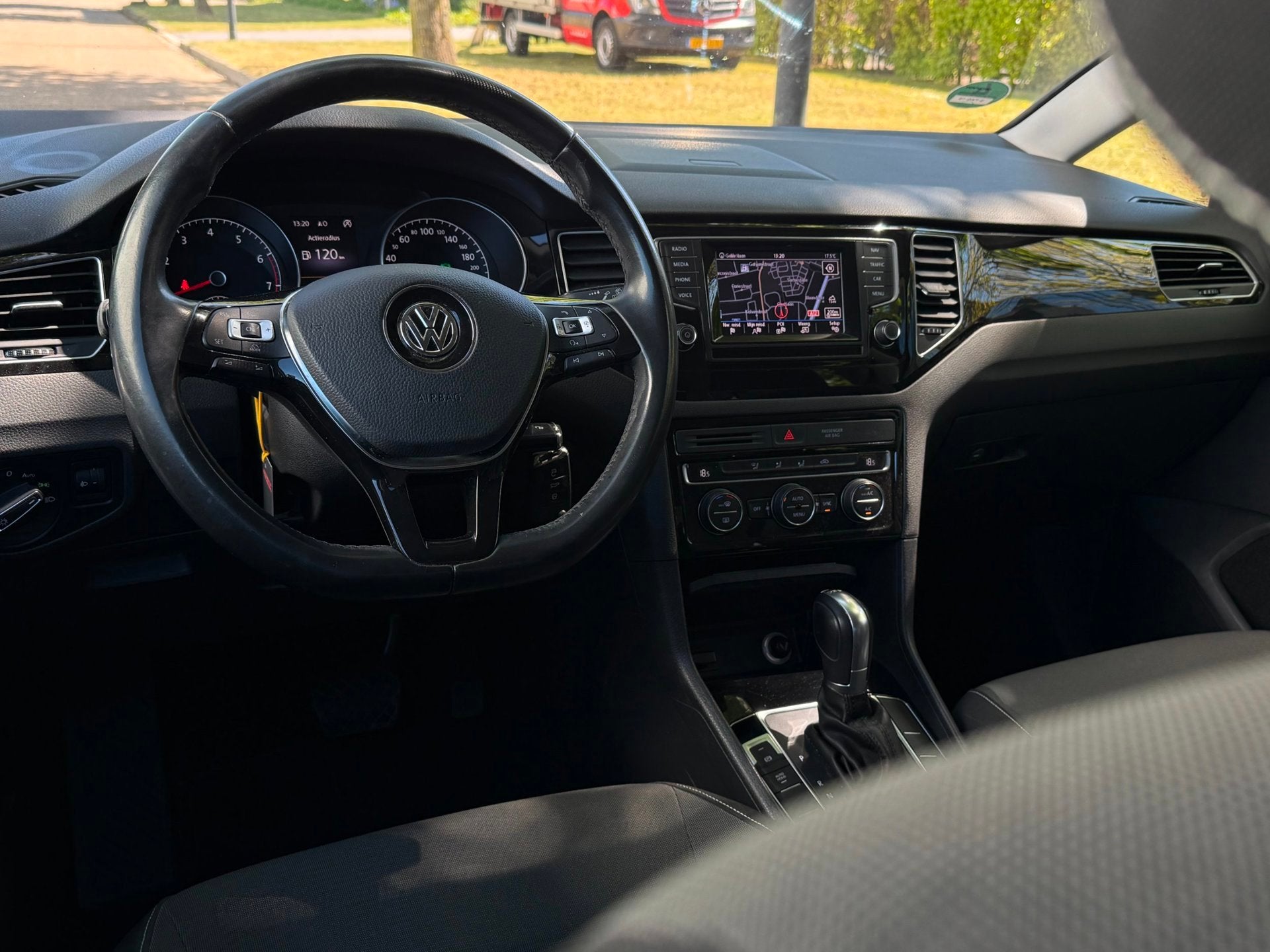 Volkswagen Golf SportsVan