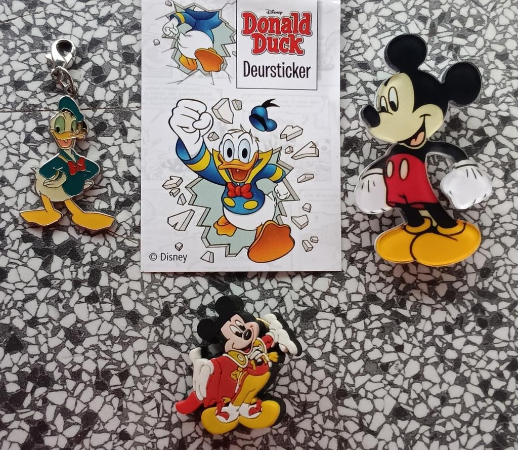 Donald Duck DEURSTICKERS. 80X80cm. 2 stuks + hanger., Ophalen, Donald Duck, Nieuw, Beeldje of Figuurtje