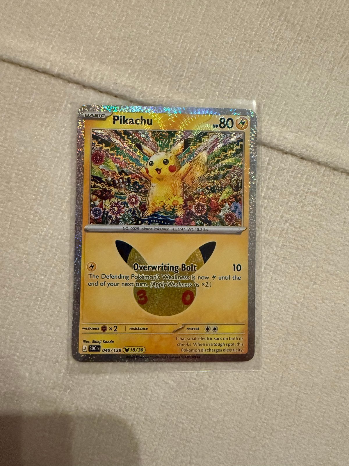 Pikachu 040/128 (18/30) Pokémon Kaart - 30th anniversary, Hobby en Vrije tijd, Ophalen of Verzenden, Zo goed als nieuw, Losse kaart