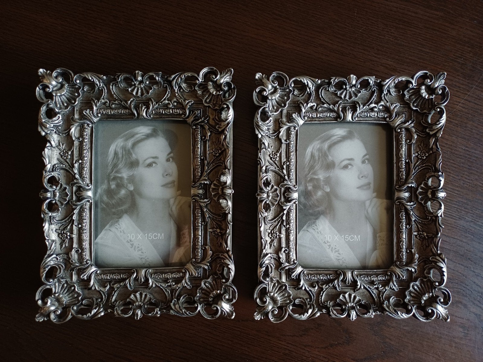 2 mooie fotolijsten 10x15 cm zilverkleur, Audio, Tv en Foto, Fotografie | Fotolijsten, Gebruikt, Standaard fotolijst, Kunststof