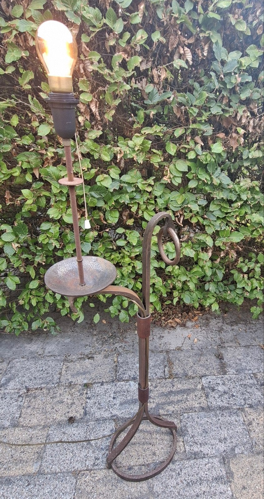 Antieke smeedijzeren vloerlamp, Ophalen