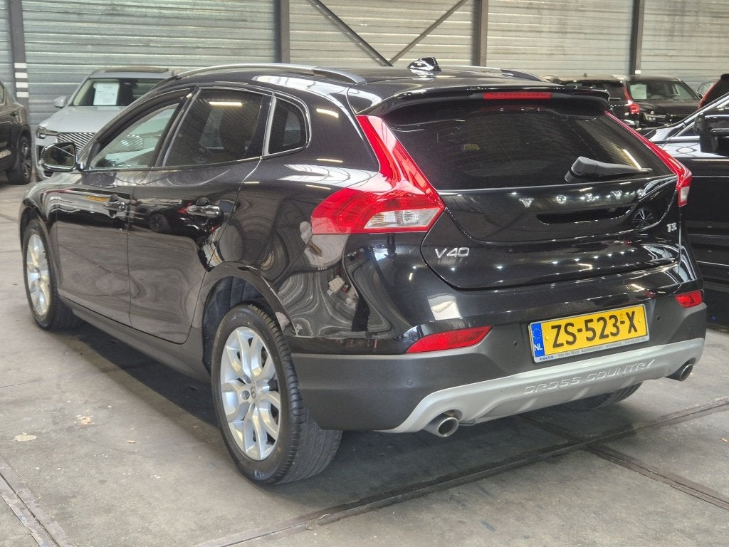 Volvo V40 Cross Country 1.5 T3 Polar+ Luxury, Auto's, 12 maanden, Euro 6, 4 cilinders, Zwart