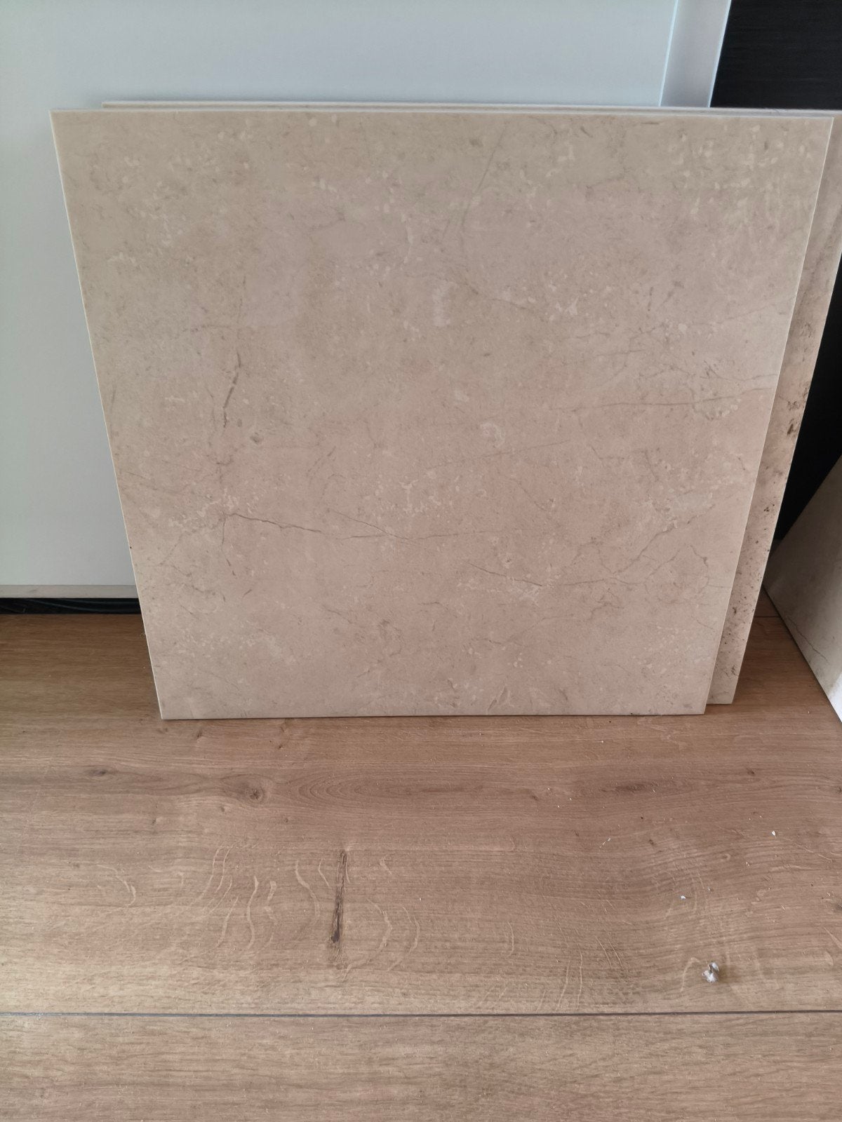 24 beigekleurige vloertegels 41x41 cm, Ophalen, 40 tot 60 cm, Gebruikt, 40 tot 60 cm