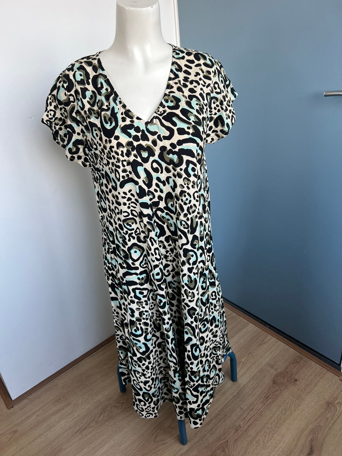 Masai leopard luipaard jurkje l zwart lichtblauw viscose, Beige, Maat 42/44 (L), Ophalen of Verzenden, Zo goed als nieuw