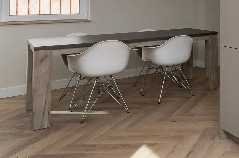 Moderne Eettafel met 4 Stijlvolle Eames Vitra Kuipstoelen, Huis en Inrichting, Tafels | Eettafels, Ophalen, Kunststof, Gebruikt