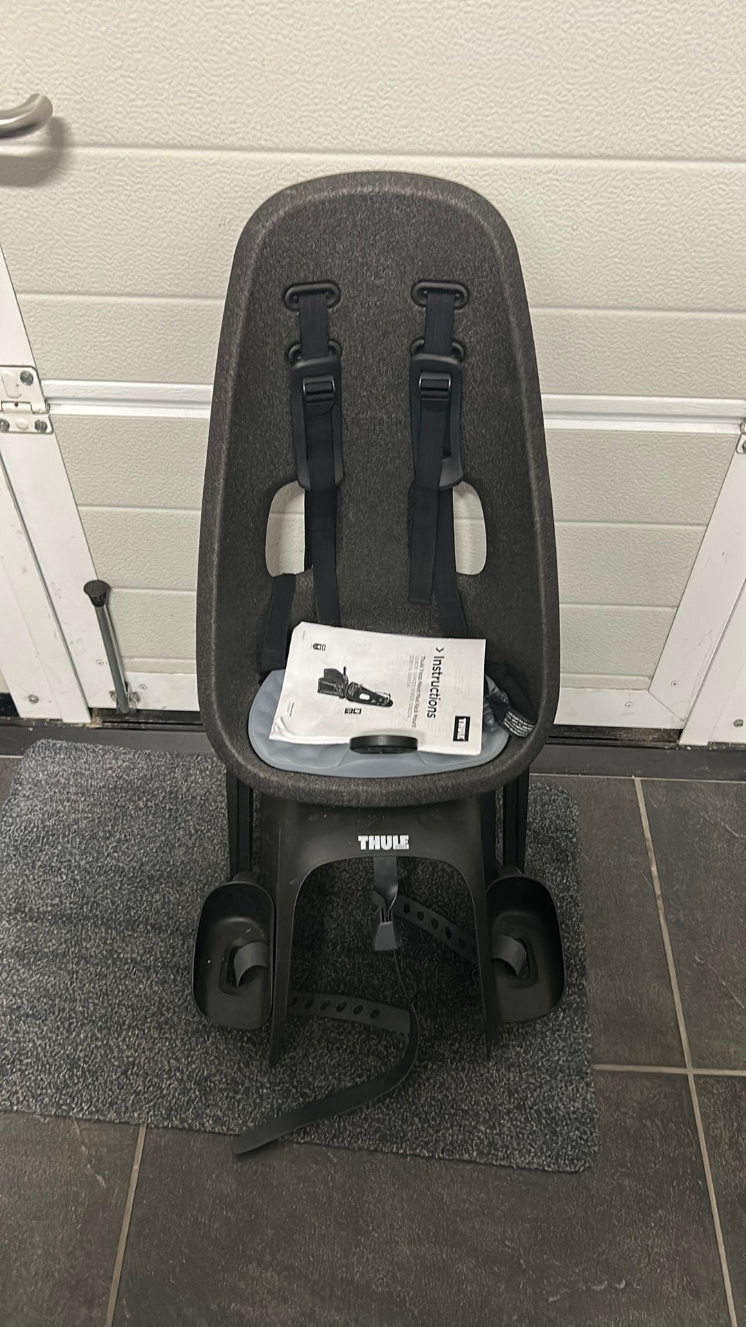 Fiets stoeltje Thule Yepp nexxt maxi rack mount, Ophalen, Gebruikt, Achterzitje, Voetsteuntjes