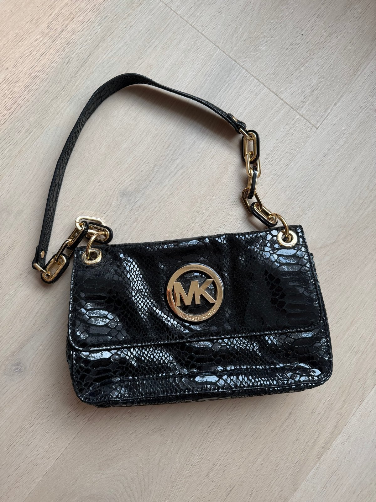 Originele Michael Kors Zwarte Schoudertasje met Slangenprint, Ophalen of Verzenden, Zo goed als nieuw, Zwart, Schoudertasje