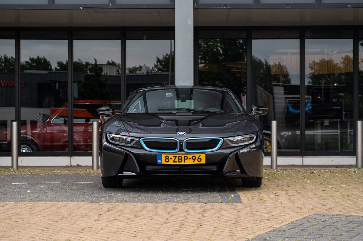 BMW i8 1.5 FIRST EDITION (bj 2015, automaat), Gebruikt, Overige kleuren, 4 stoelen, Bedrijf