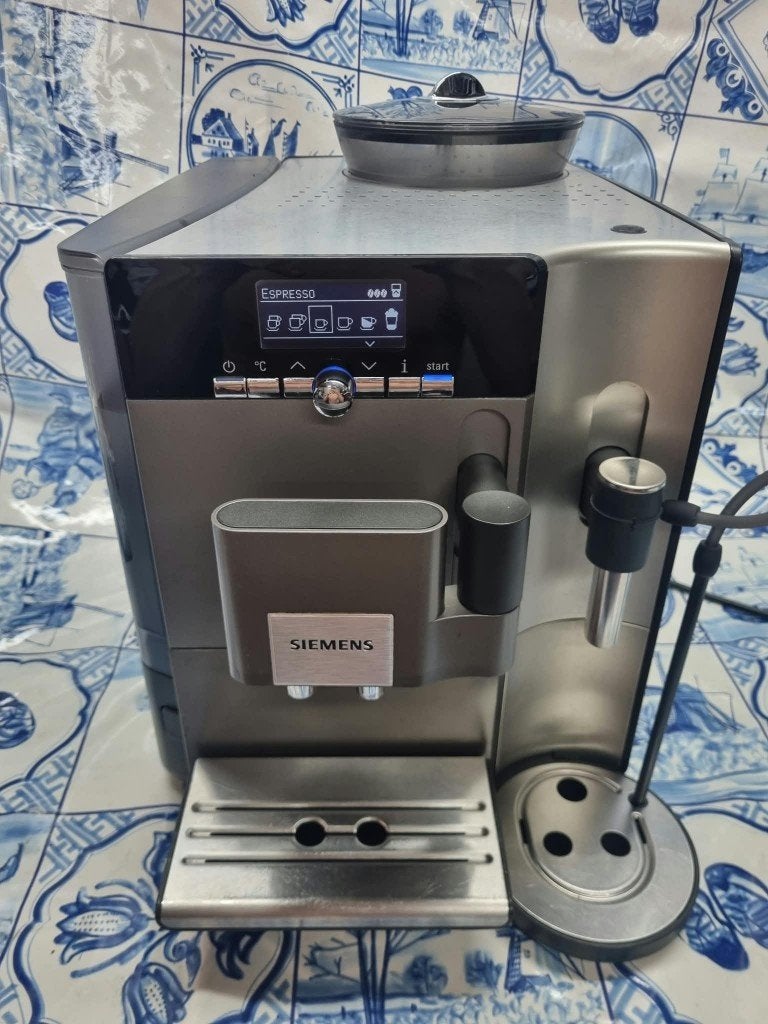 Siemens EQ.7 Plus I-series (schoongemaakt en getest), Afneembaar waterreservoir, Gebruikt, Verzenden, Espresso apparaat