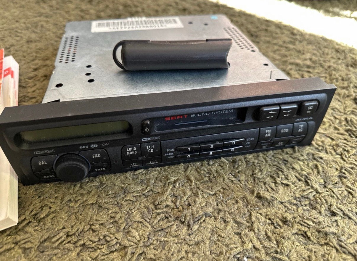 SEAT Aura sound system radio cassette, Ophalen of Verzenden, Zo goed als nieuw