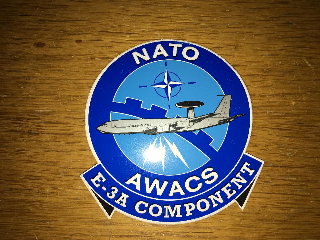 3x stickers: C-17 Globemaster + Navo Awacs + F16 luchtmacht, Ophalen of Verzenden, Zo goed als nieuw, Kaart, Foto of Prent