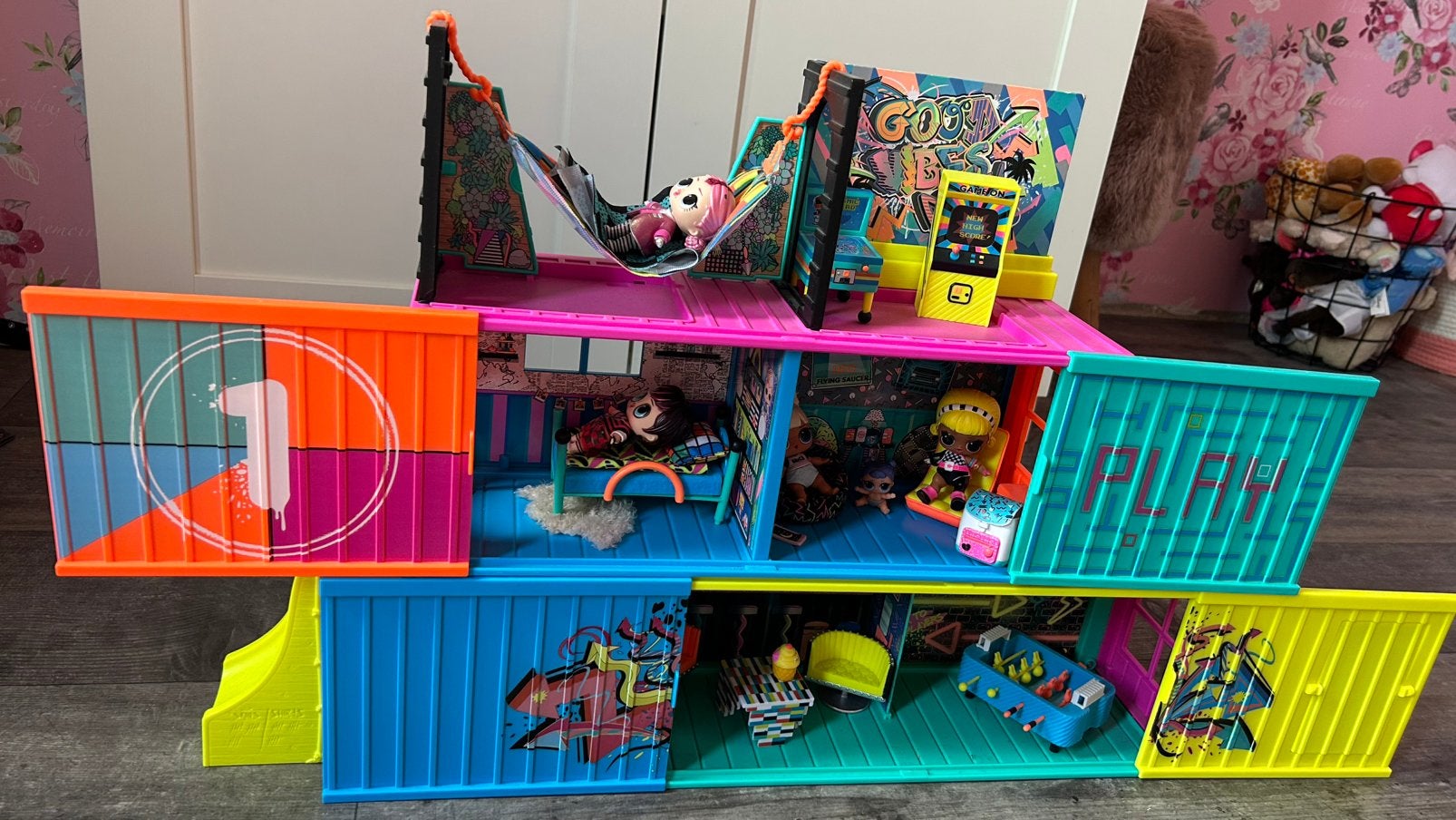 L.O.L clubhouse, inclusief poppetjes en meubels, Ophalen of Verzenden, Zo goed als nieuw, Handmatig, Overige merken
