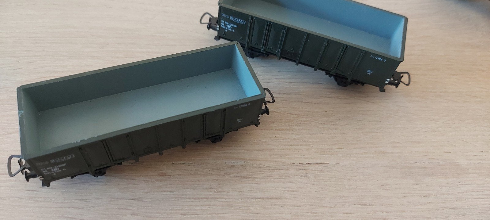 2 Piko SNCB hogeboordwagens van de Belgische Spoorwegen, Hobby en Vrije tijd, Gelijkstroom, Wagon, Zo goed als nieuw, Piko