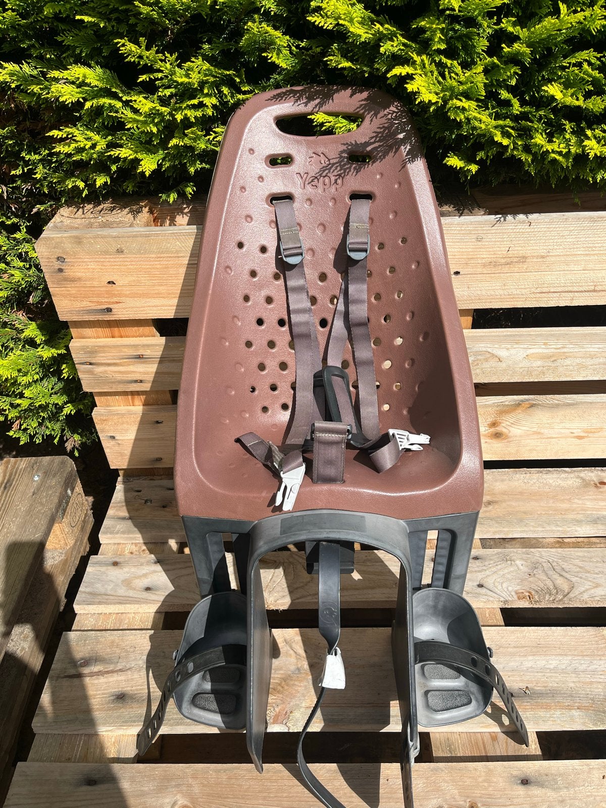 Yepp Achterzitje Bruin met adapter/ verhoger voor E-bike, Fietsen en Brommers, Ophalen, Achterzitje, 9 t/m 36 kg, Gebruikt