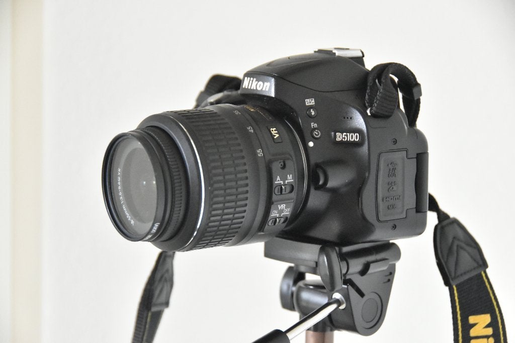 Nikon D5100 met Nikon VR lens18-55mm en accessoire., Bodydop, Overige typen, Ophalen of Verzenden, Zo goed als nieuw