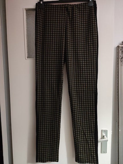 Up Fashion dames broek khaki/zwarte kleur met patroon motief, Up2Fashion, Meerkleurig, Maat 42/44 (L), Ophalen of Verzenden