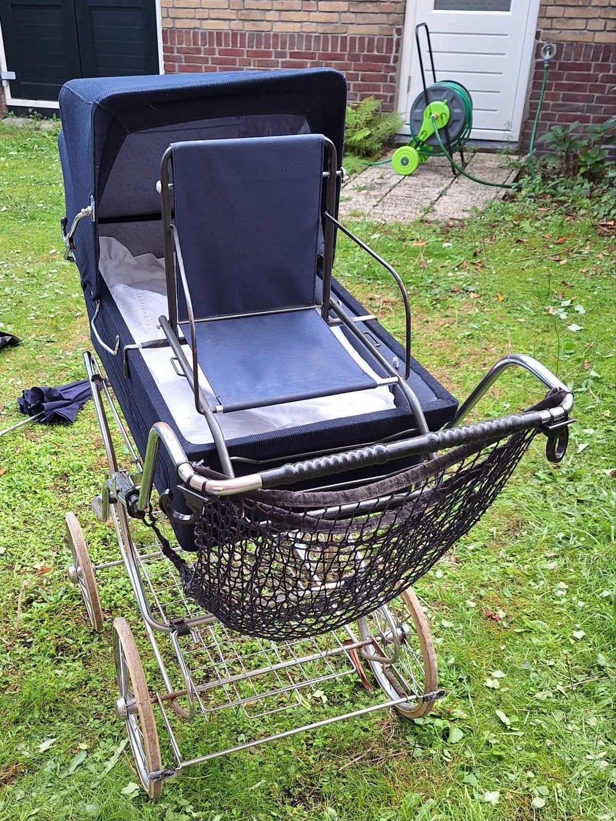 Foto 5 van Vintage Kinderwagen met Parasol en Zitje - Klassiek Design