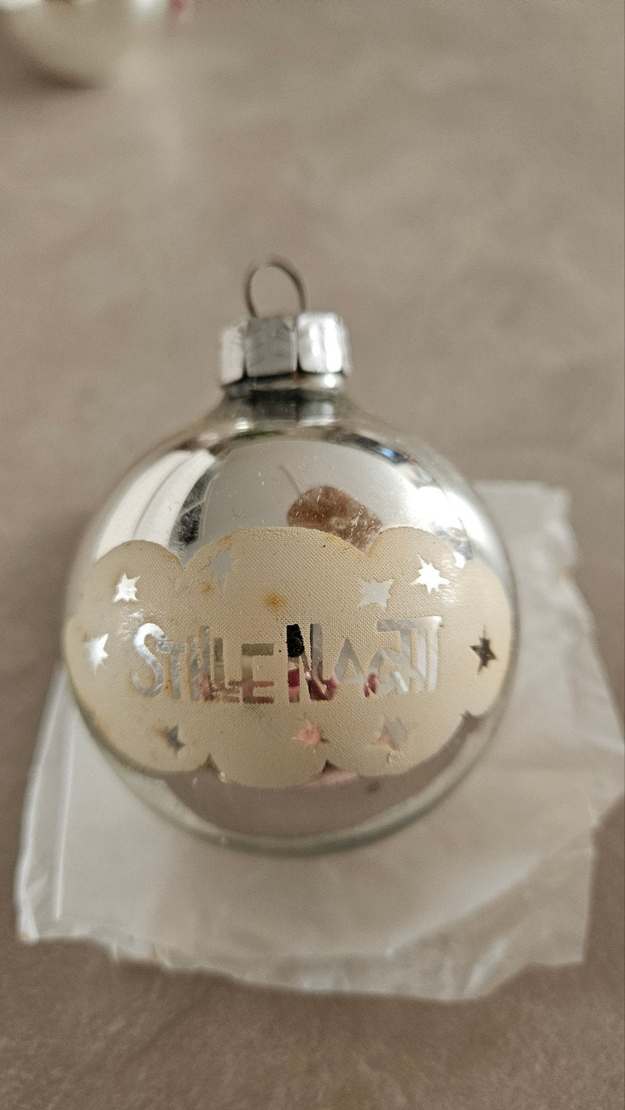 Antieke glazen kerstbal  met tekst stille nacht, Diversen, Ophalen of Verzenden