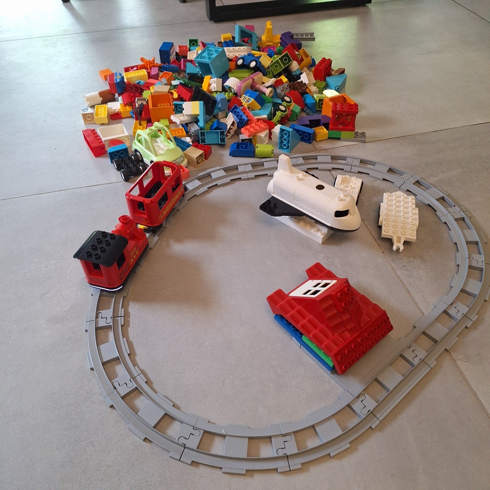 Duplo trein met diverse Duplo bouwstenen en onderdelen, Ophalen of Verzenden, Gebruikt, Losse stenen, Duplo