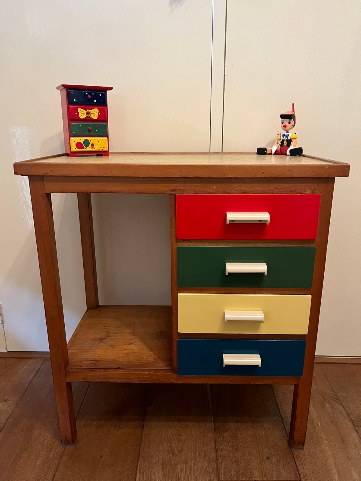 Uniek nostalgisch kinderbureau Piet Zwart / Bruynzeel, Huis en Inrichting, Kasten | Ladekasten, Ophalen, Gebruikt, 50 tot 100 cm