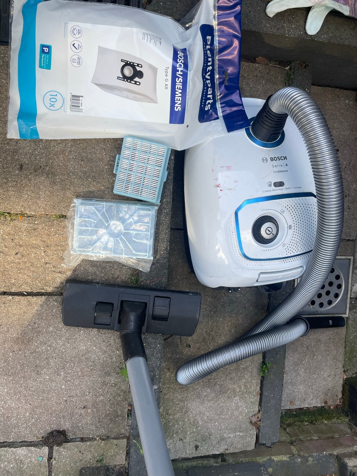 Gratis Bosch Serie 4 ProSilence stofzuiger met accessoires, Witgoed en Apparatuur, Stofzuigers, Gebruikt, Sledestofzuiger, Bosch