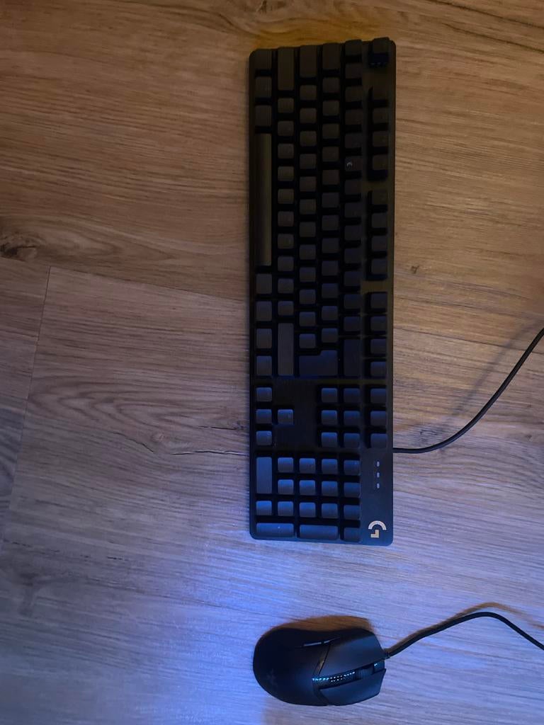 Razer Cobra Gaming Muis & Logitech G413 SE Toetsenbord, Computers en Software, Toetsenborden, Gebruikt, Qwerty, Bedraad, Toetsenbord en muis-set