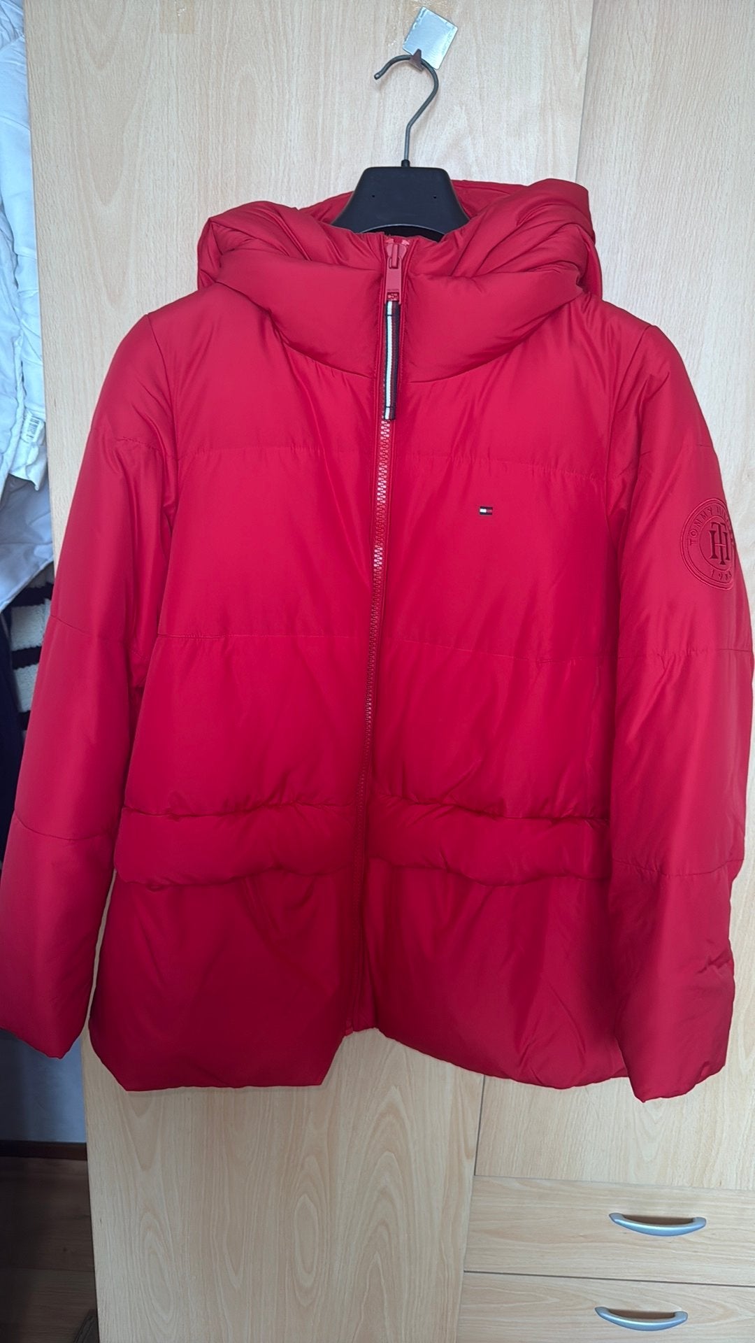 Tommy hilfiger jas maat M nieuw kleur rood, Ophalen of Verzenden, Nieuw, Maat 38/40 (M), Rood