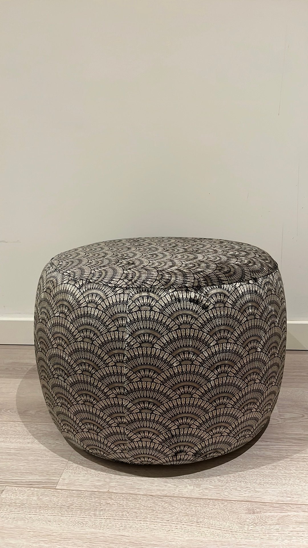 Poef rond groen met print, Ophalen, Rond, Minder dan 50 cm, Zo goed als nieuw