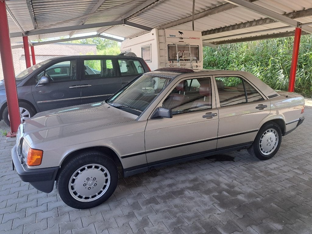 Mercedes Benz 190E 2.0 1985 73.289 km Automaat Leder, Auto's, Mercedes-Benz, Automaat, Achterwielaandrijving, 118 pk, 4 cilinders