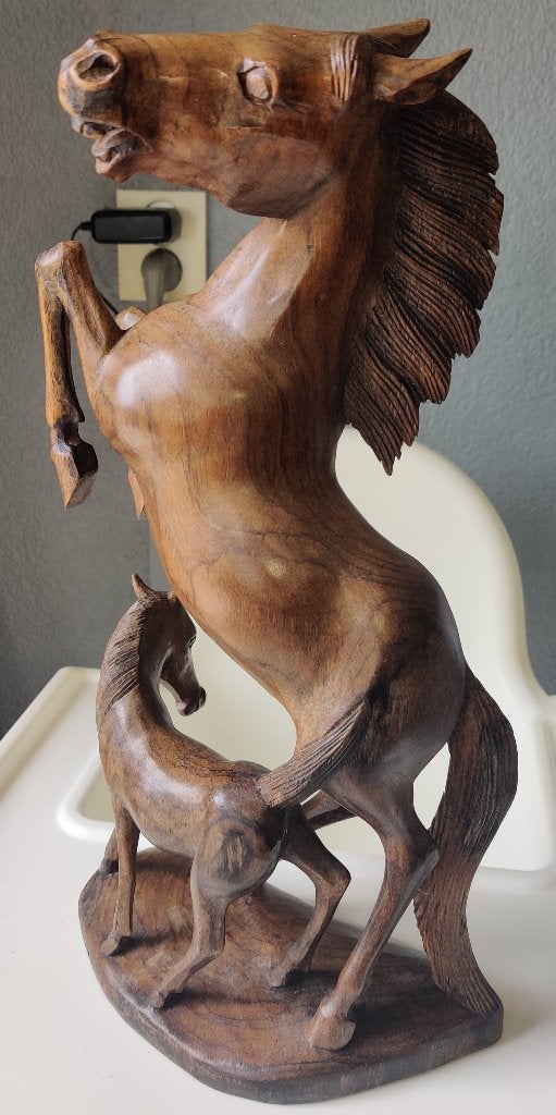 Vintage handgemaakt houten beeld paard met een veulen, Ophalen, Houtsnijwerk, 20 - 50 cm, Hout