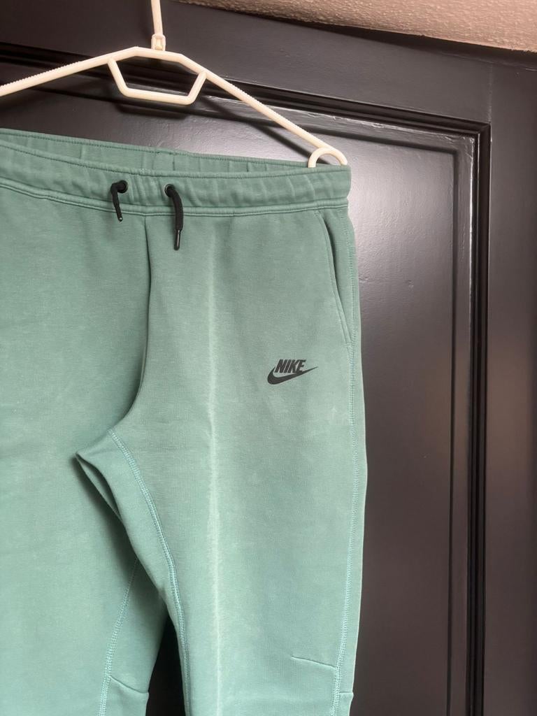 Nike Tech Fleece joggingbroek, Kleding | Heren, Sportkleding, Ophalen of Verzenden, Zo goed als nieuw, Groen