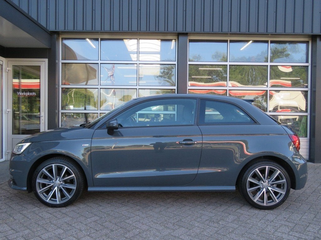 Audi A1 1.0 TFSI S-Line / Pano / Led / Stoelverw. / 17 Inch, Auto's, Voorwielaandrijving, 95 pk, Met garantie (alle), 4 stoelen