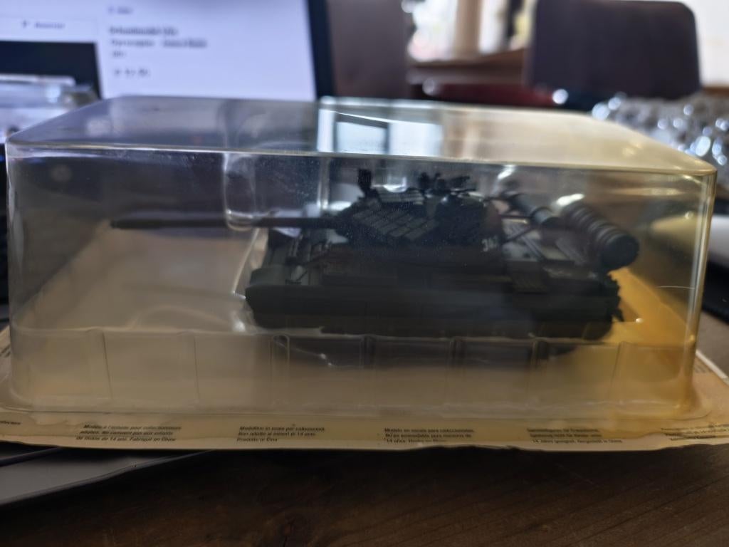 James Bond T55 tank 1/43, Ophalen of Verzenden, Zo goed als nieuw