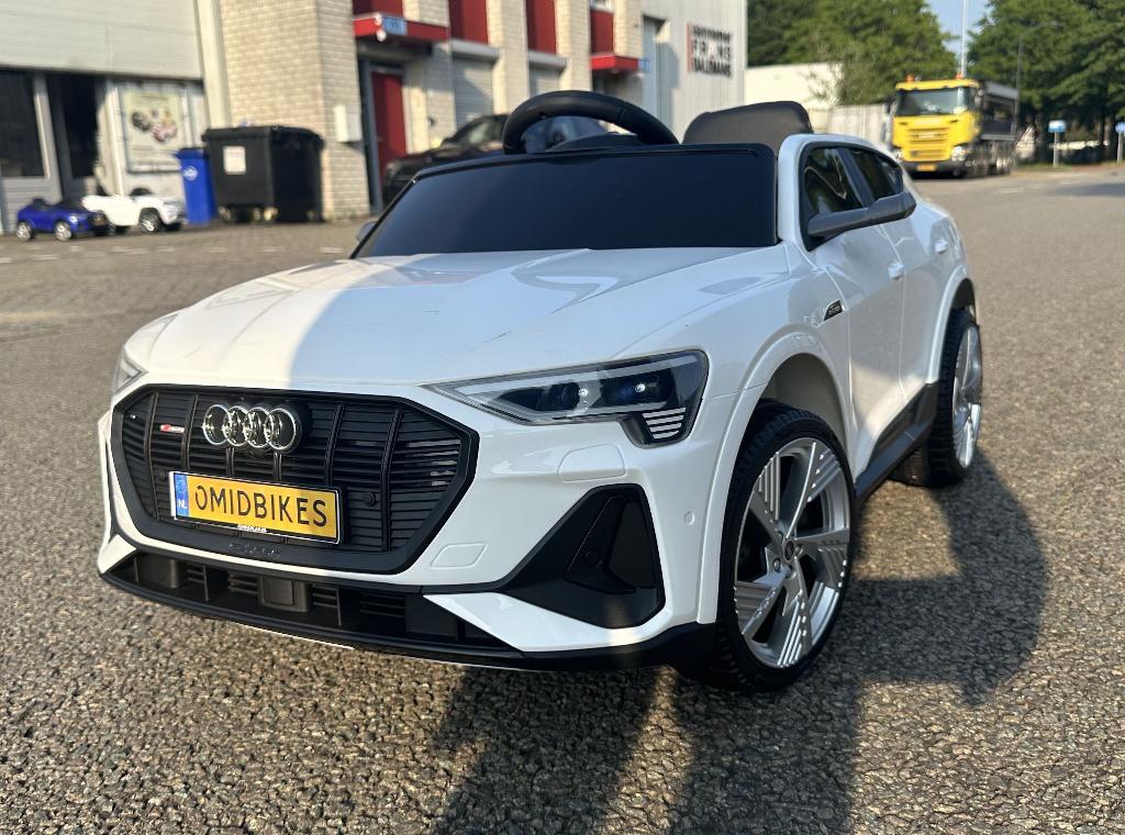 Audi E-tron 12v wit - Afstandsbediening - 4x4 - Leder - Rubb, Ophalen of Verzenden, Nieuw, Overige typen