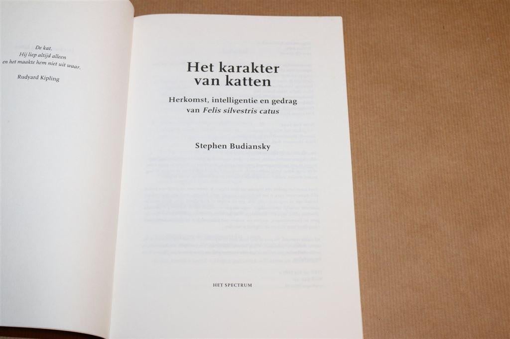 Het Karakter van Katten — Herkomst, Gedrag & Intelligentie, Boeken, Dieren en Huisdieren, Ophalen of Verzenden, Gelezen, Katten