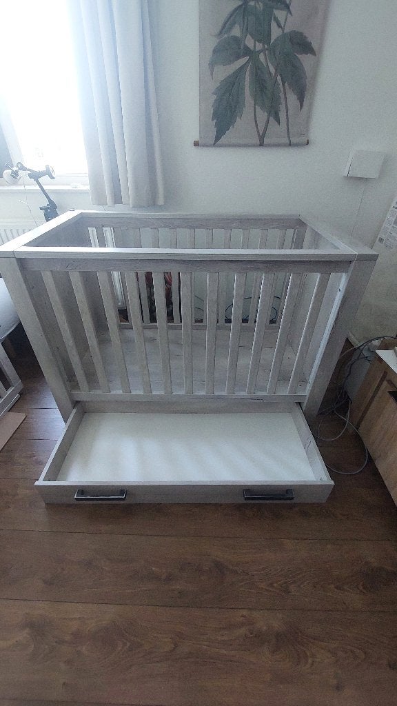 Kidsmill Sem Nautic Babybed (ledikant) met lade grijs, Ophalen, Zo goed als nieuw, Lattenbodem, Minder dan 140 cm
