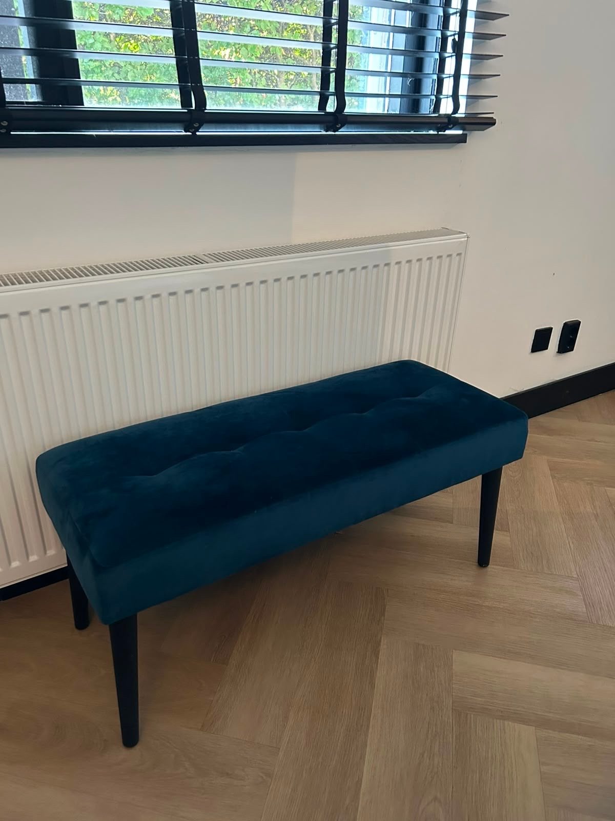 Stijlvol blauw bankje, Ophalen, Minder dan 75 cm, Tweepersoons, Zo goed als nieuw
