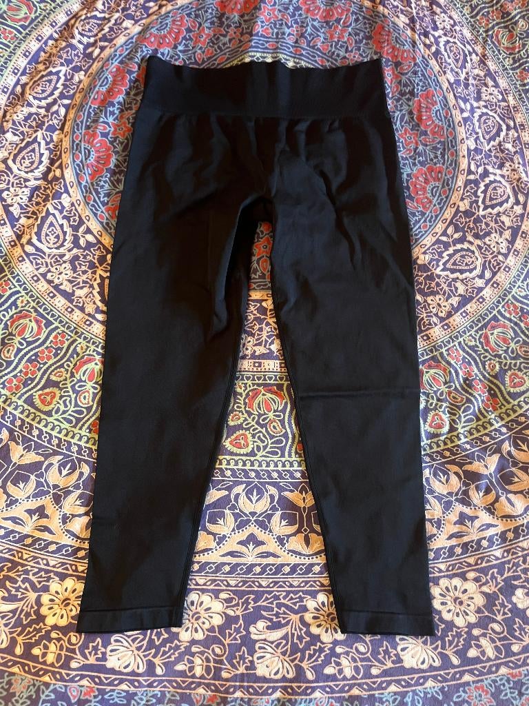 Dikke elastische thermo legging 46 met butt push up 11,99€, Legging, Noidea, Zwart, Nieuw